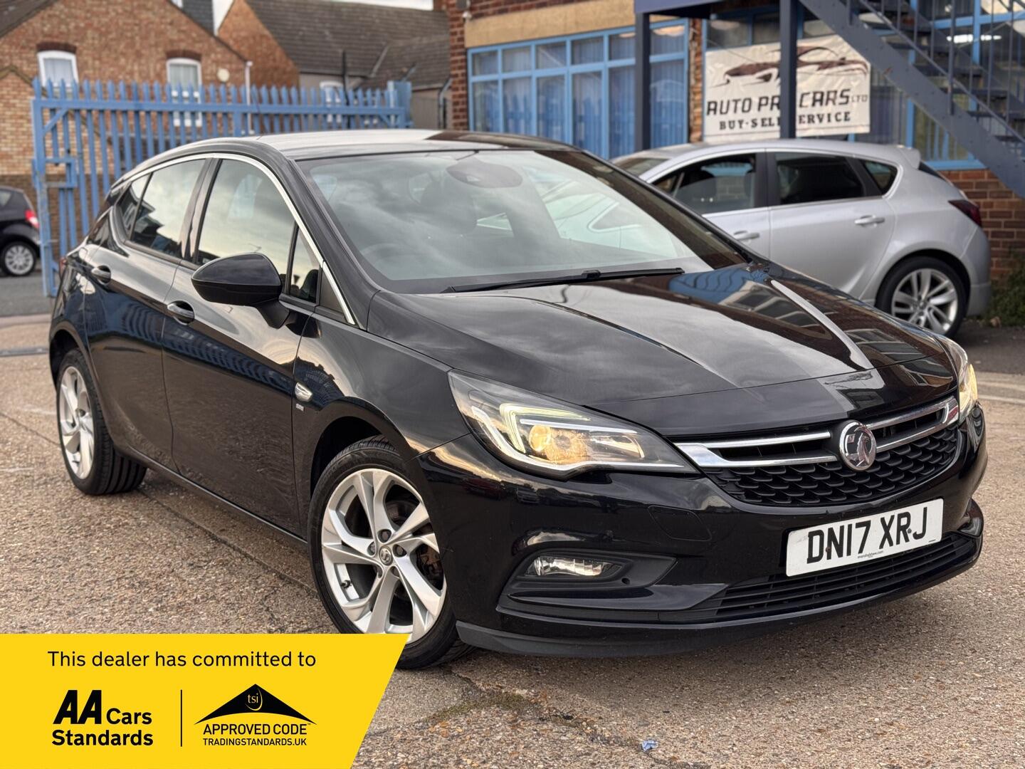 Used Vauxhall Astra 2017 for sale - 76100727: Photo 1
