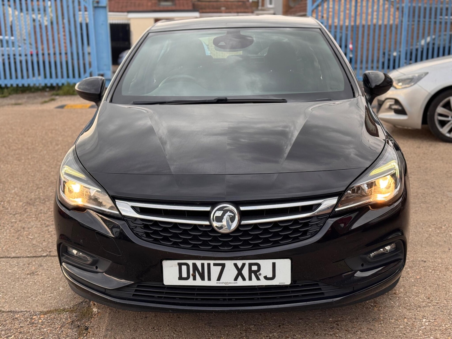 Used Vauxhall Astra 2017 for sale - 76100727: Photo 3