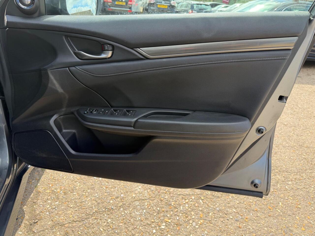 Used Honda Civic 2018 for sale - 78128736: Photo 45