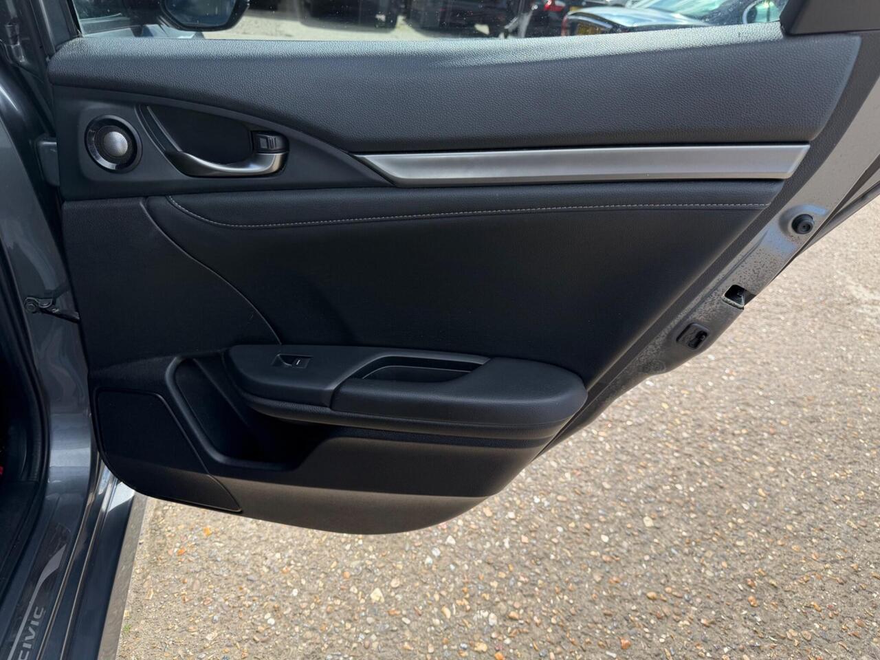 Used Honda Civic 2018 for sale - 78128736: Photo 46