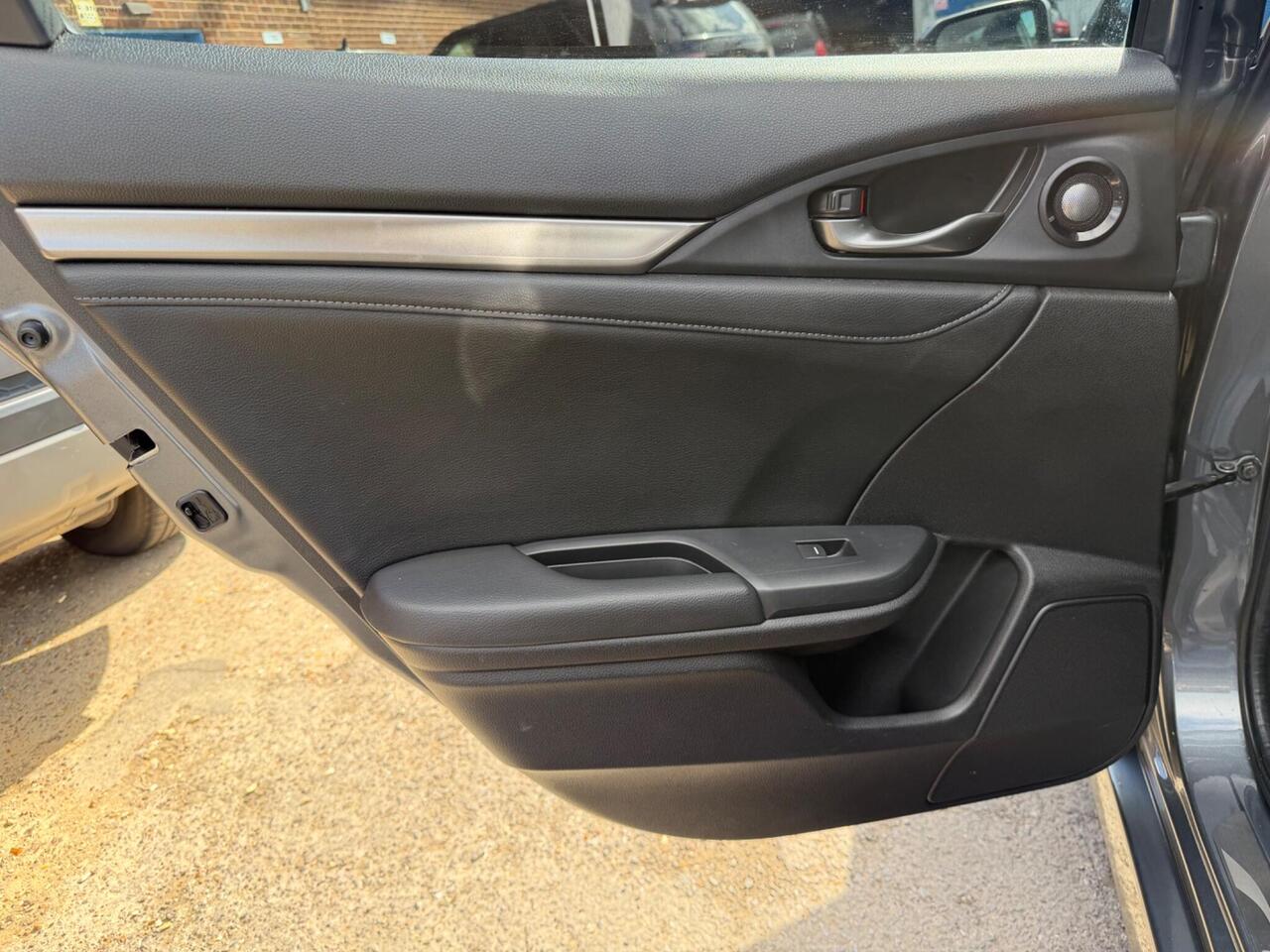 Used Honda Civic 2018 for sale - 78128736: Photo 49