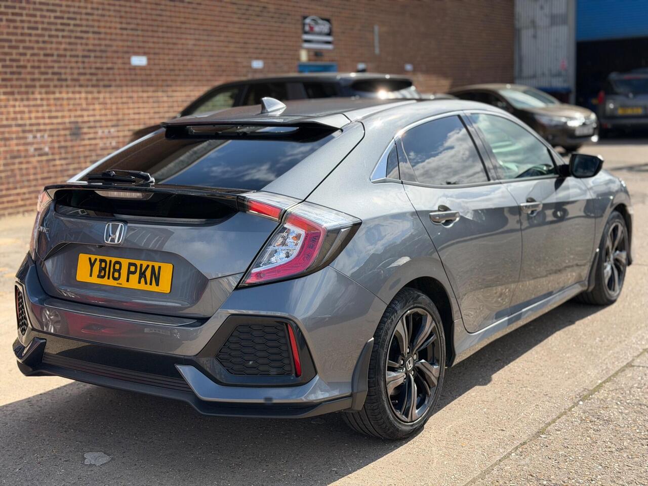 Used Honda Civic 2018 for sale - 78128736: Photo 5