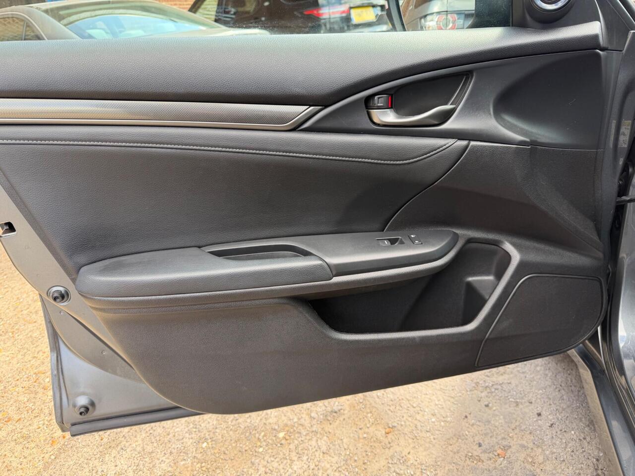 Used Honda Civic 2018 for sale - 78128736: Photo 53