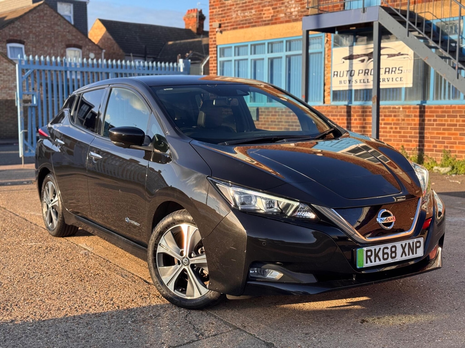 Used Nissan Leaf 2018 for sale - 76100730: Photo 2