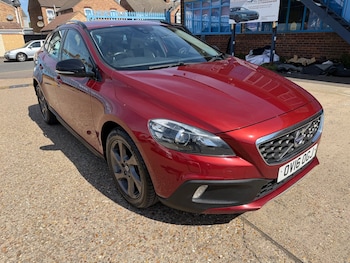 Used Volvo V40 2016 for sale - 79614727: Photo