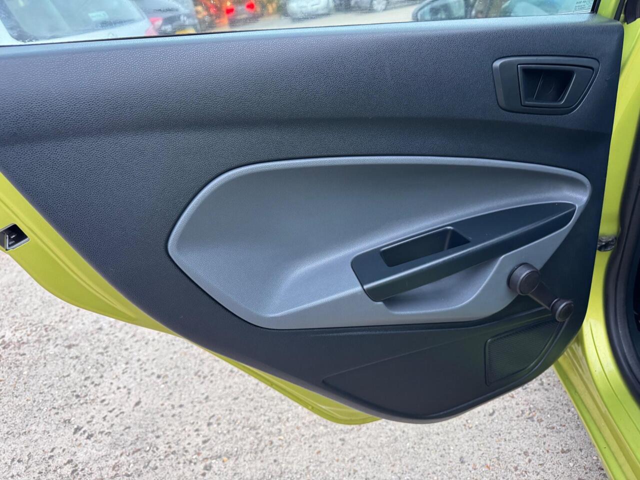 Used Ford Fiesta 2010 for sale - 76609288: Photo 17