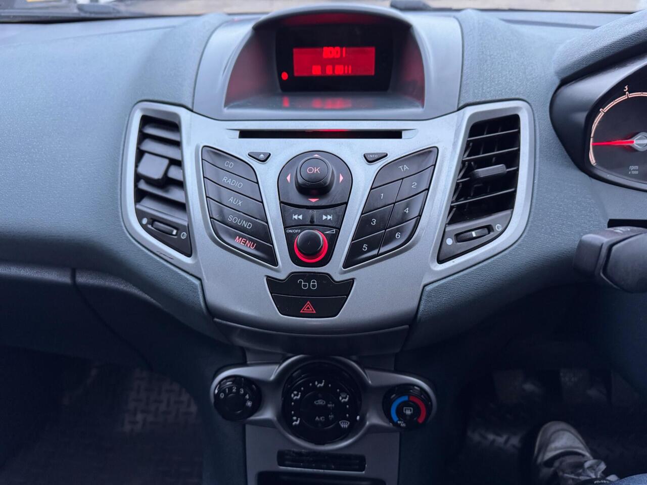 Used Ford Fiesta 2010 for sale - 76609288: Photo 27