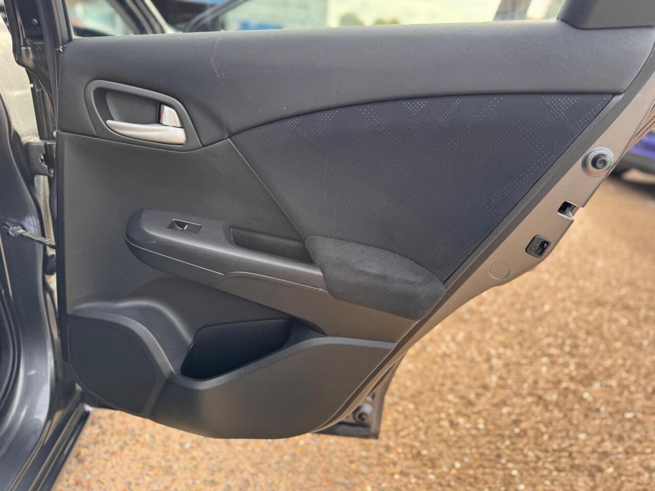 Used Honda Civic 2012 for sale - 76410306: Photo 18