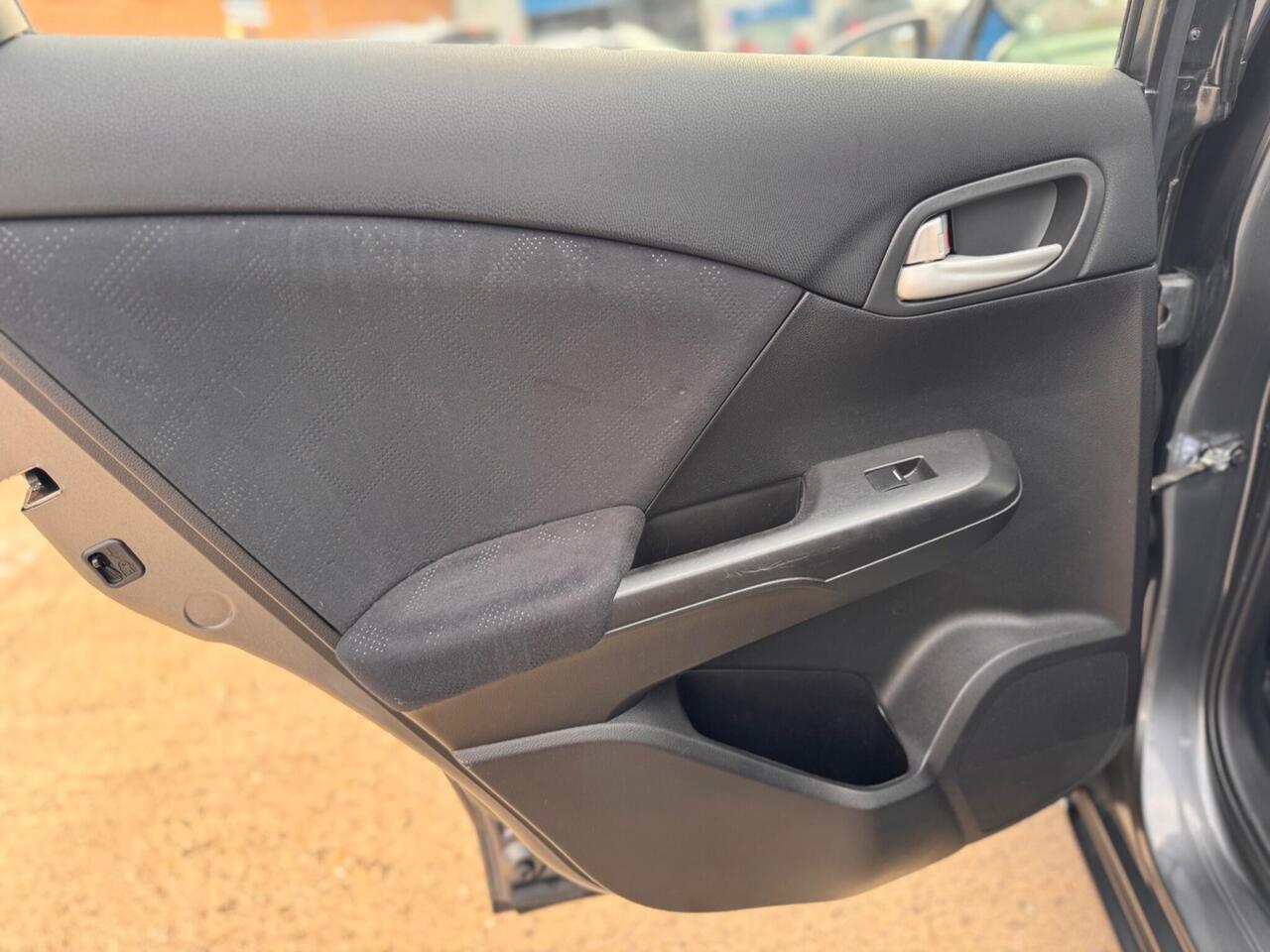 Used Honda Civic 2012 for sale - 76410306: Photo 25