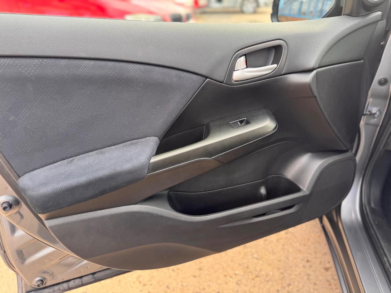 Used Honda Civic 2012 for sale - 76410306: Photo 27