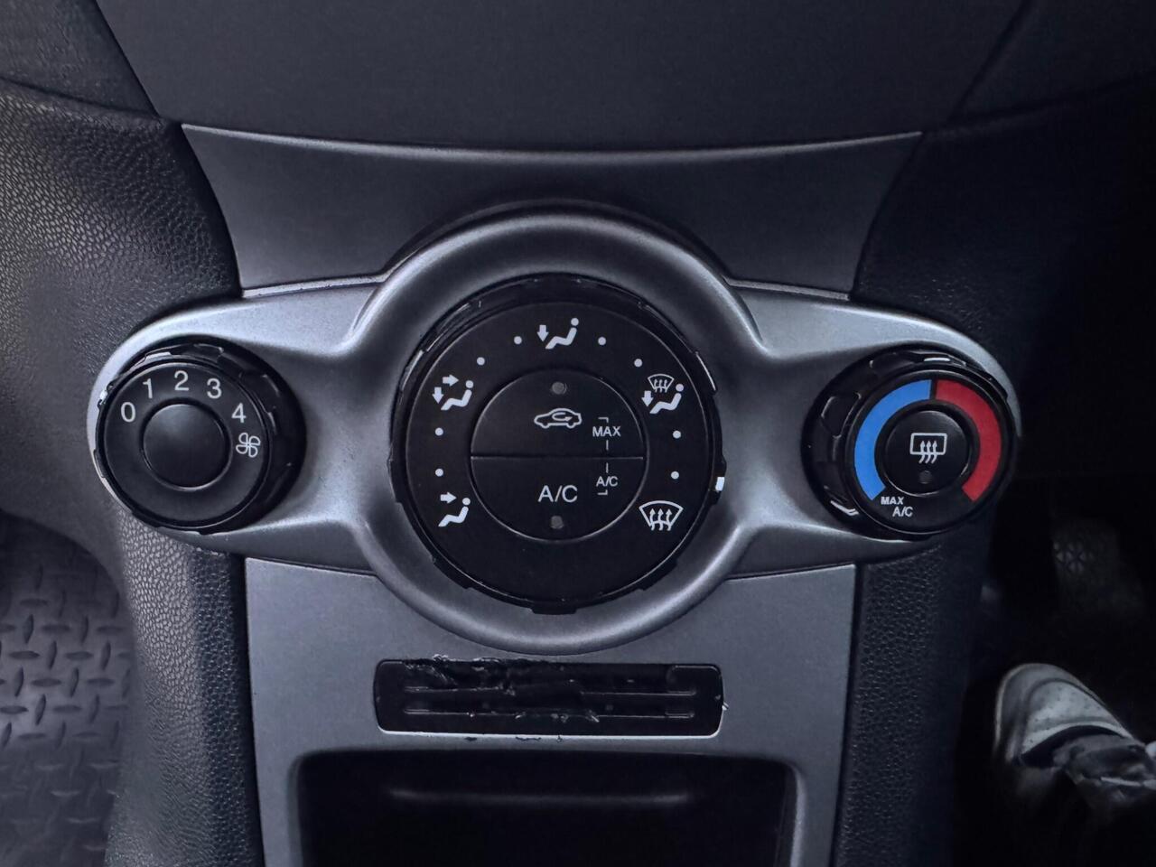 Used Ford Fiesta 2010 for sale - 78010971: Photo 28