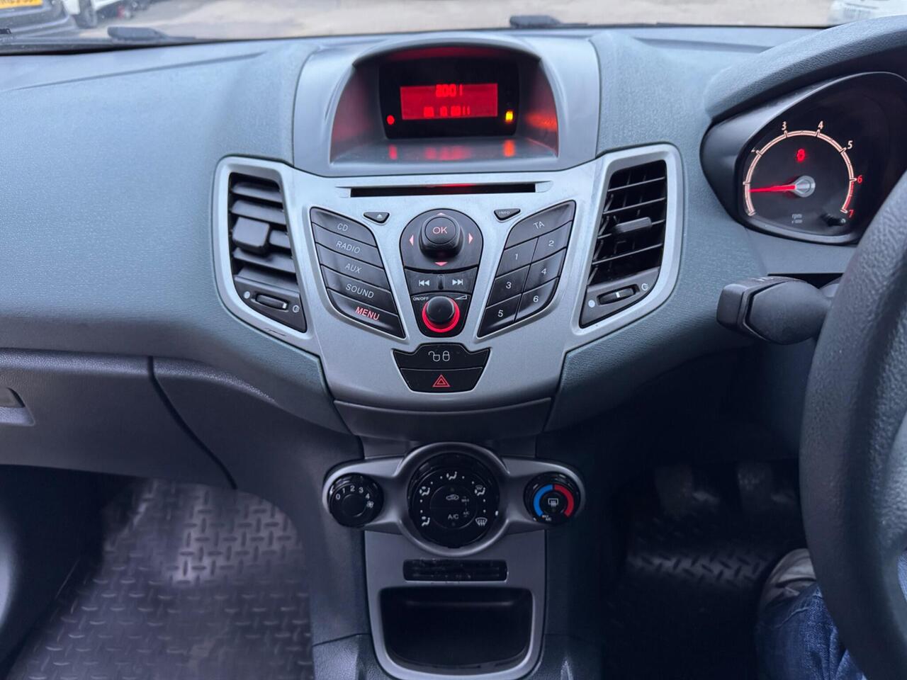 Used Ford Fiesta 2010 for sale - 78010971: Photo 32