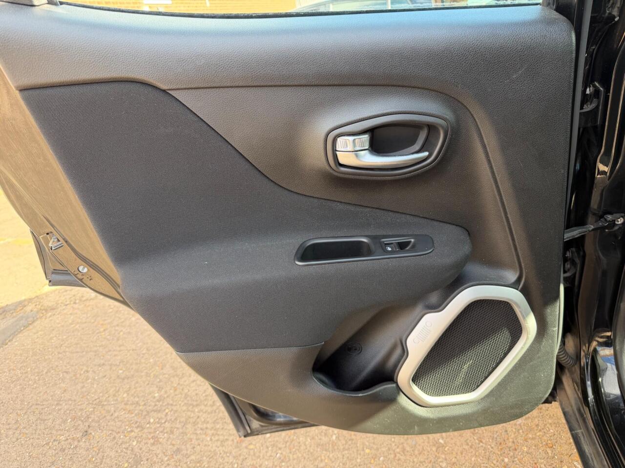 Used Jeep Renegade 2016 for sale - 78087736: Photo 24