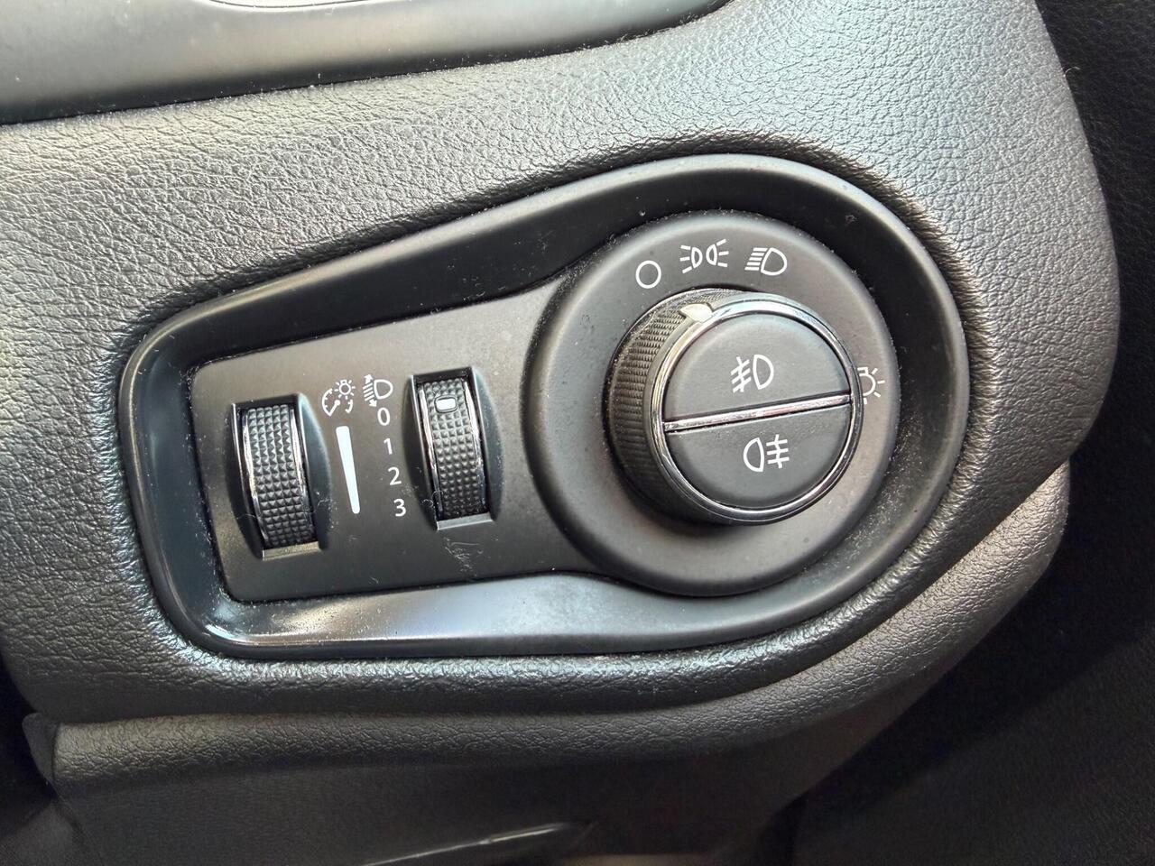 Used Jeep Renegade 2016 for sale - 78087736: Photo 35