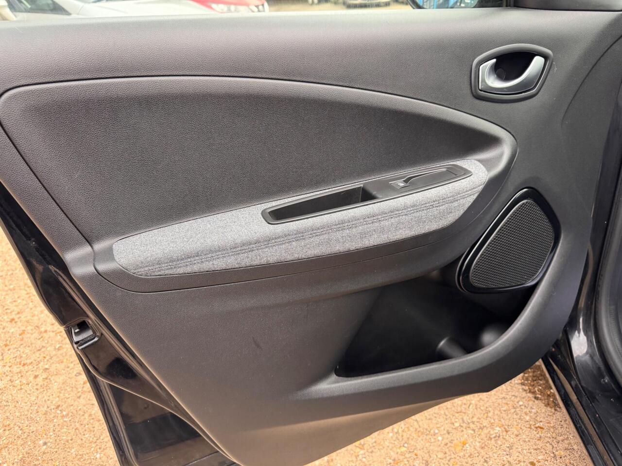 Used Renault Zoe 2020 for sale - 76410307: Photo 37