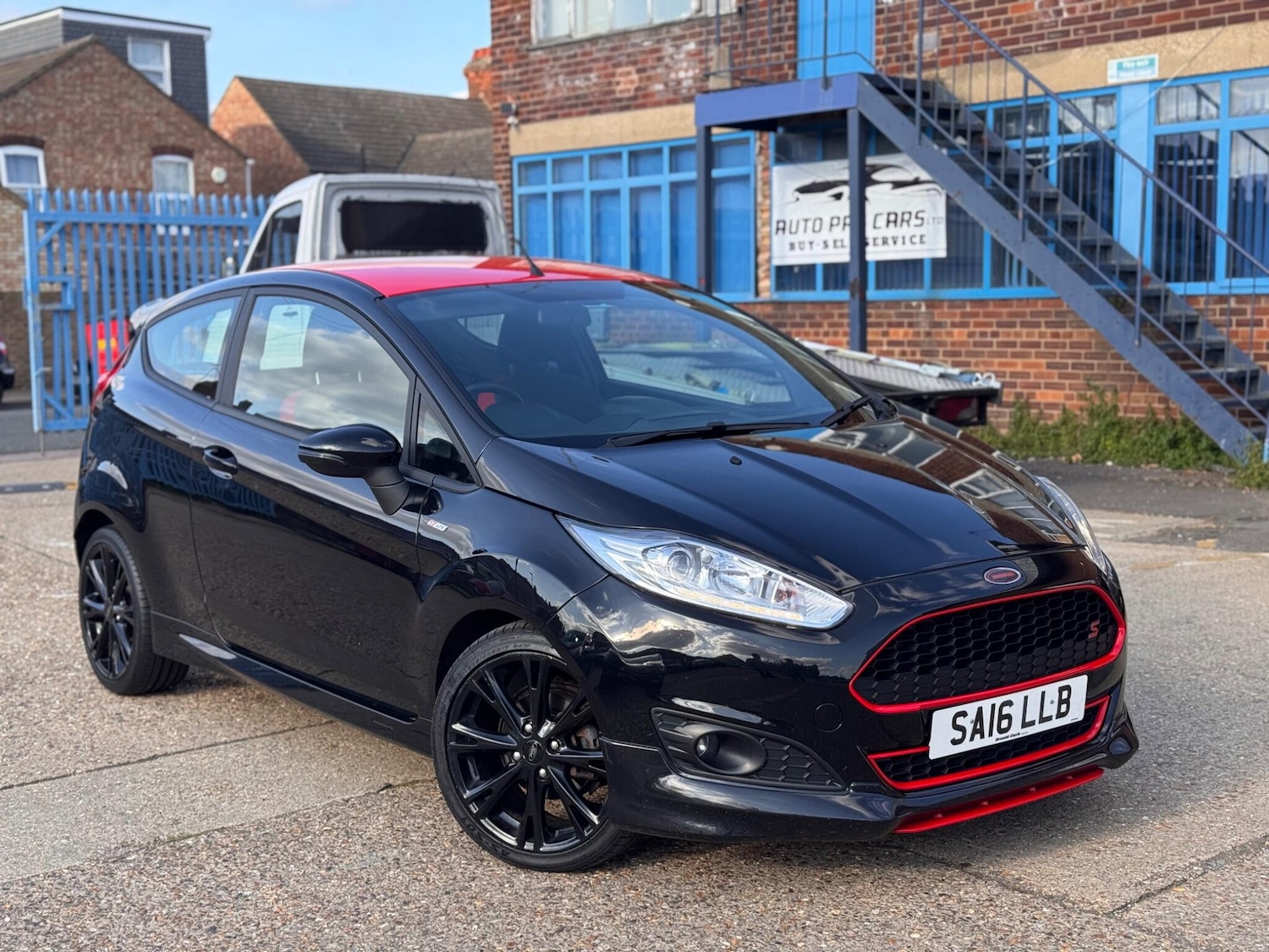 Used Ford Fiesta 2016 for sale - 76074767: Photo 2