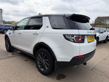 Used Land Rover Discovery Sport 2017 for sale - 78087735: Photo