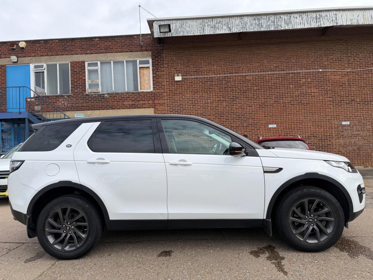 Used Land Rover Discovery Sport 2017 for sale - 78087735: Photo 5