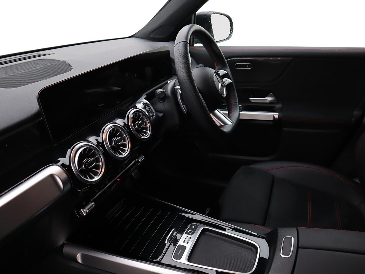 Used Mercedes-Benz GLB 2025 for sale - 78183332: Photo 3