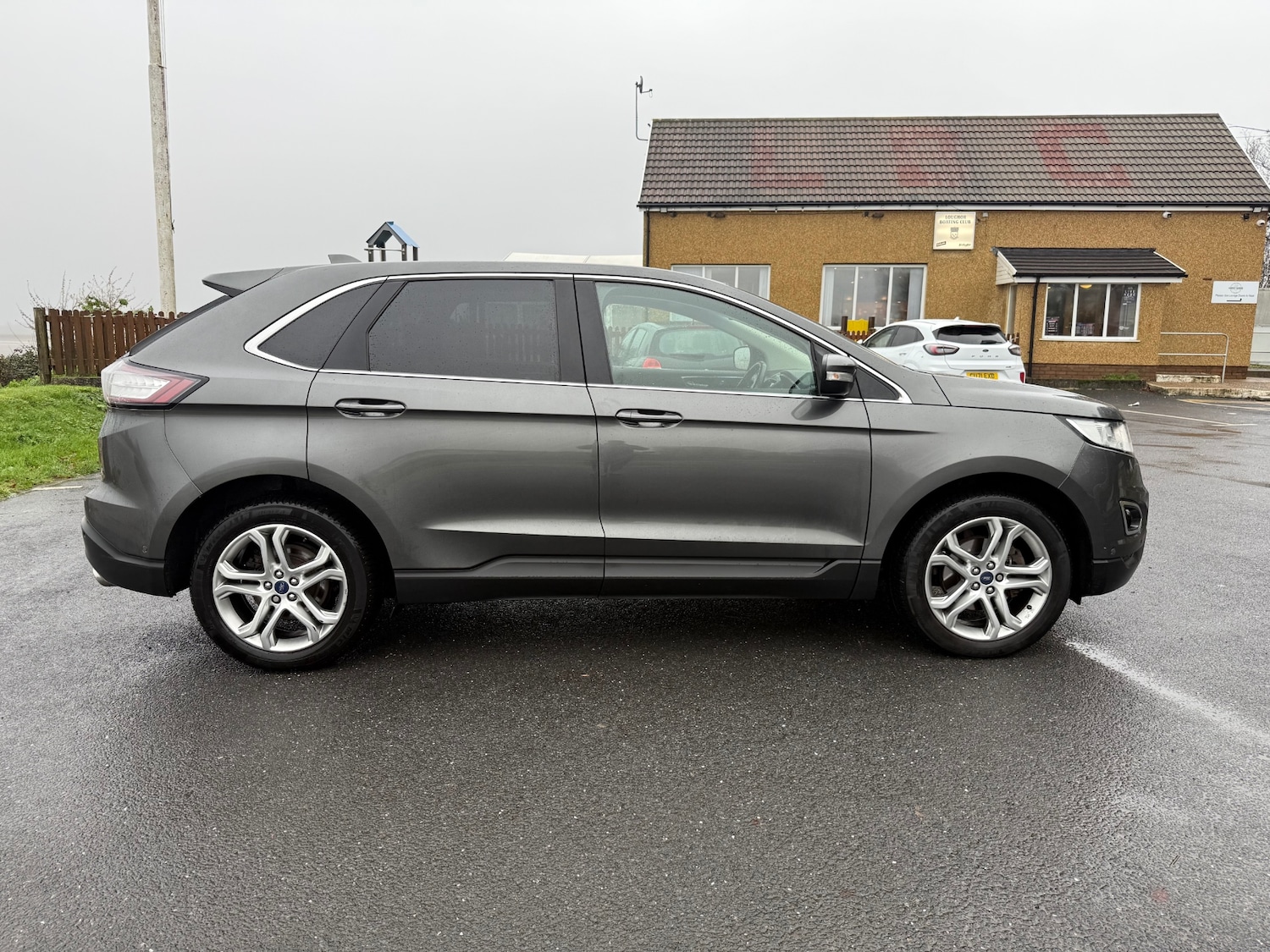 Used Ford Edge 2017 for sale - 76720082: Photo 2
