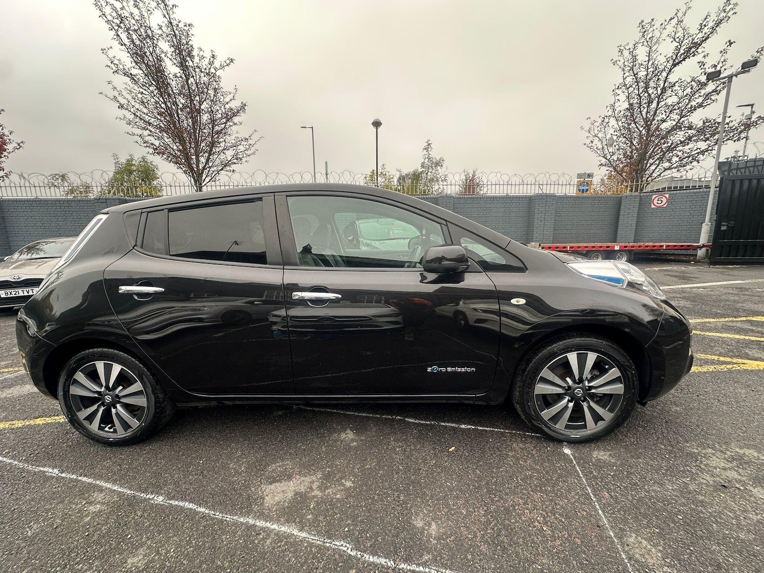 Used Nissan Leaf 2017 for sale - 76360831: Photo 4