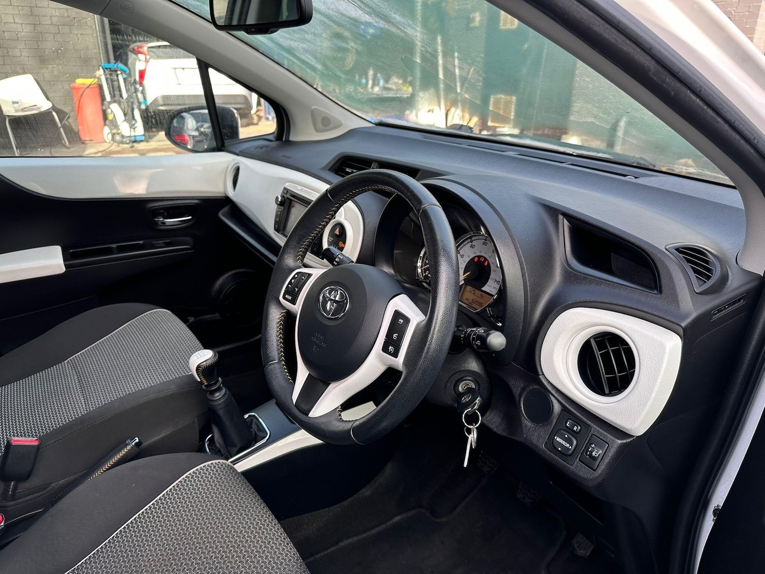 Used Toyota Yaris 2014 for sale - 76742826: Photo 19