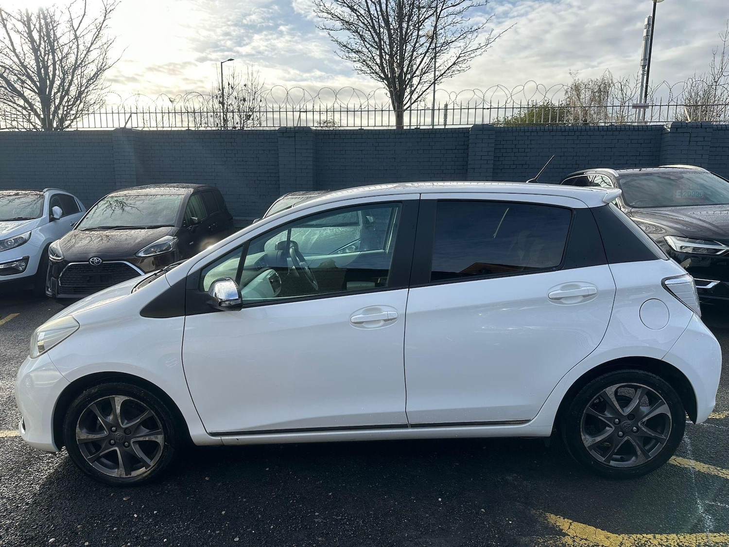 Used Toyota Yaris 2014 for sale - 76742826: Photo 4