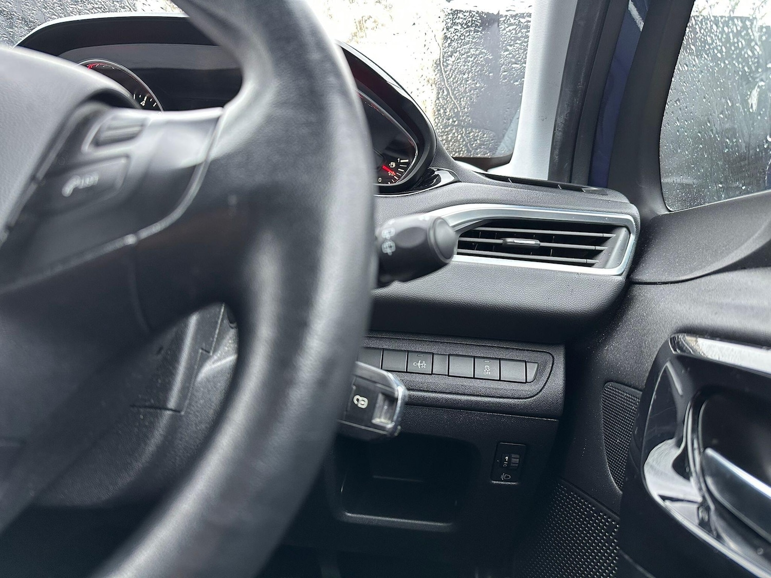 Used Peugeot 208 2014 for sale - 77559535: Photo 10