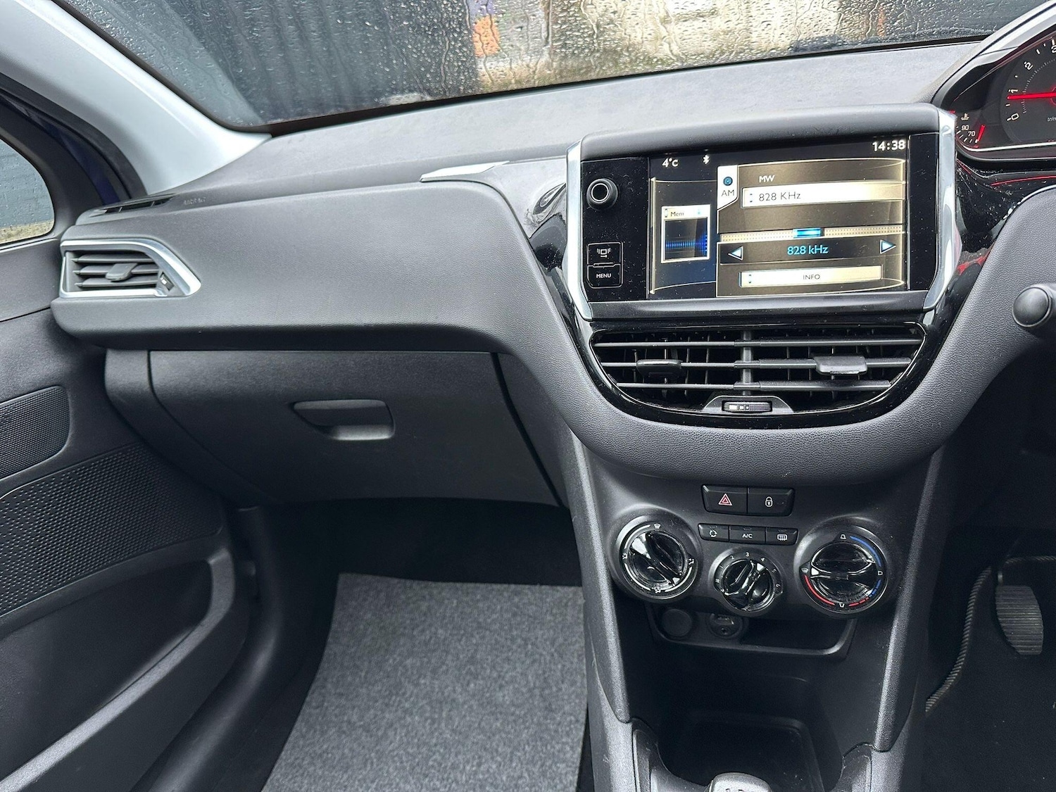 Used Peugeot 208 2014 for sale - 77559535: Photo 14