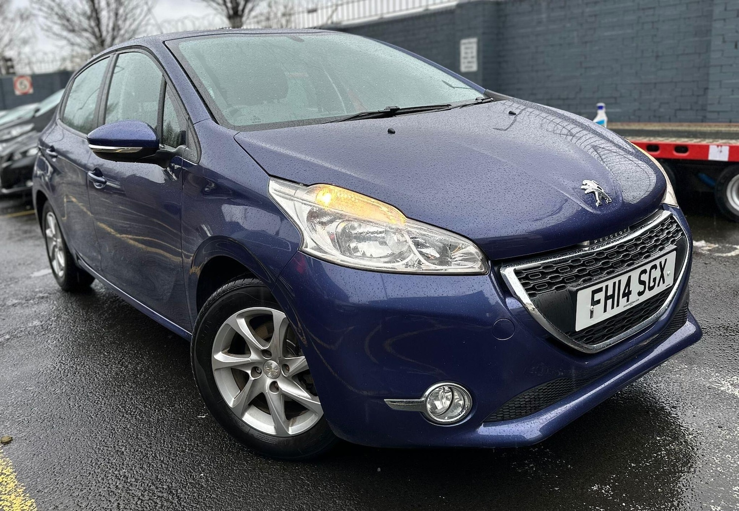 Used Peugeot 208 2014 for sale - 77559535: Photo 2