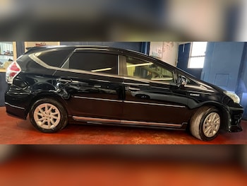 Used Toyota Prius+ 2017 for sale - 77559112: Photo