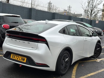 Used Toyota Prius 2023 for sale - 76912700: Photo