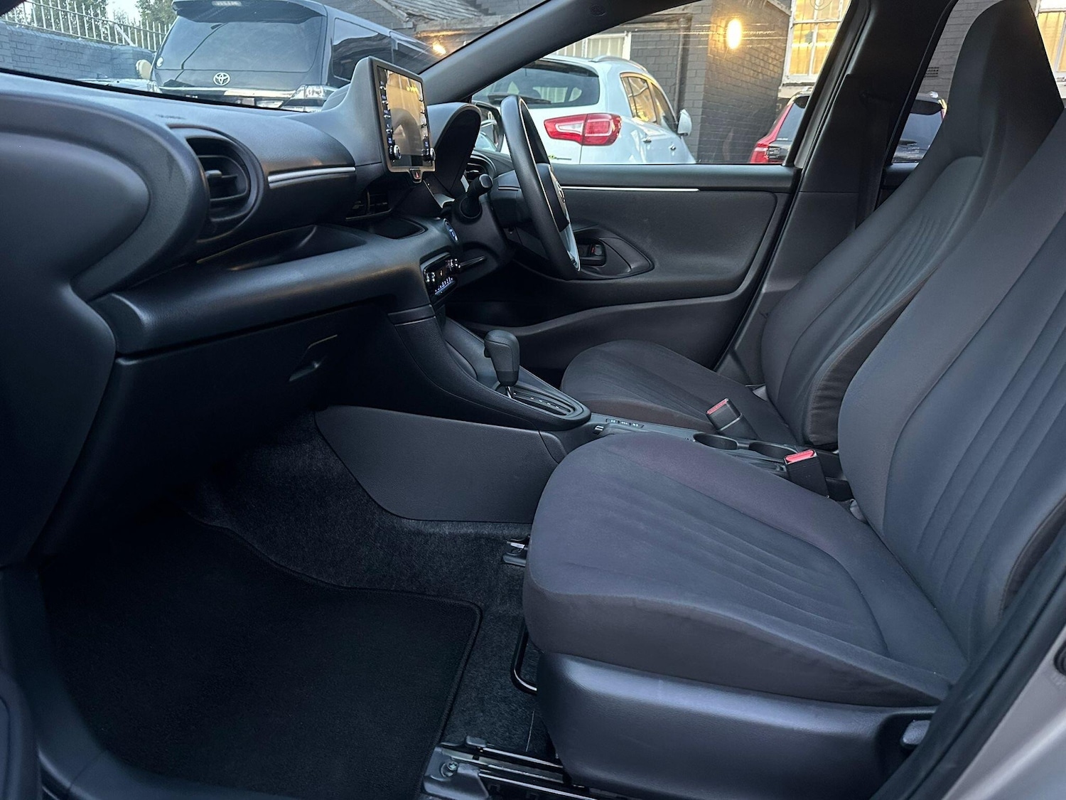 Used Toyota Yaris for sale - 76476436: Photo 16