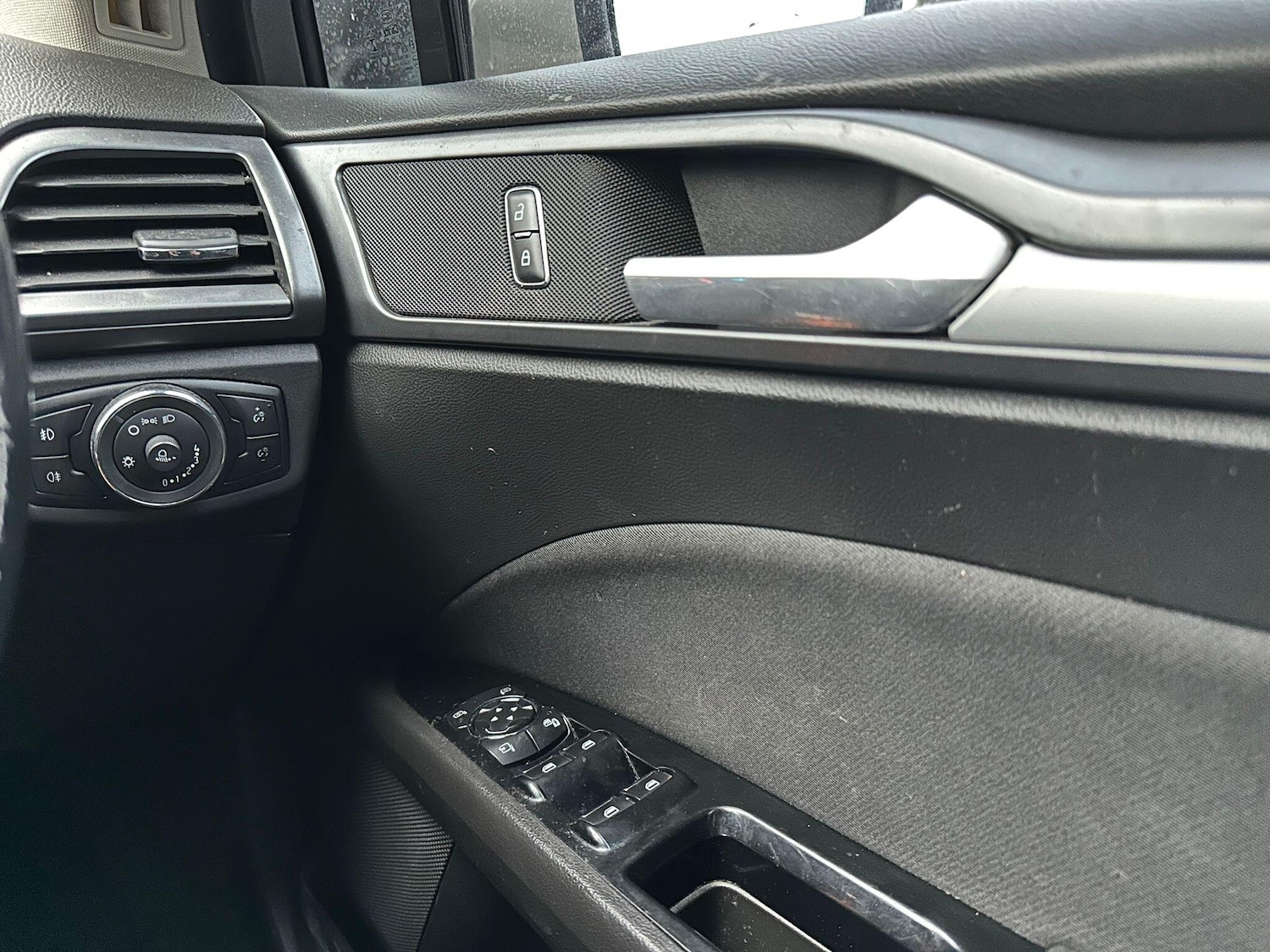 Used Ford Mondeo 2015 for sale - 76988486: Photo 8