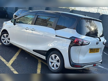 Used Toyota Sienta 2019 for sale - 76000606: Photo