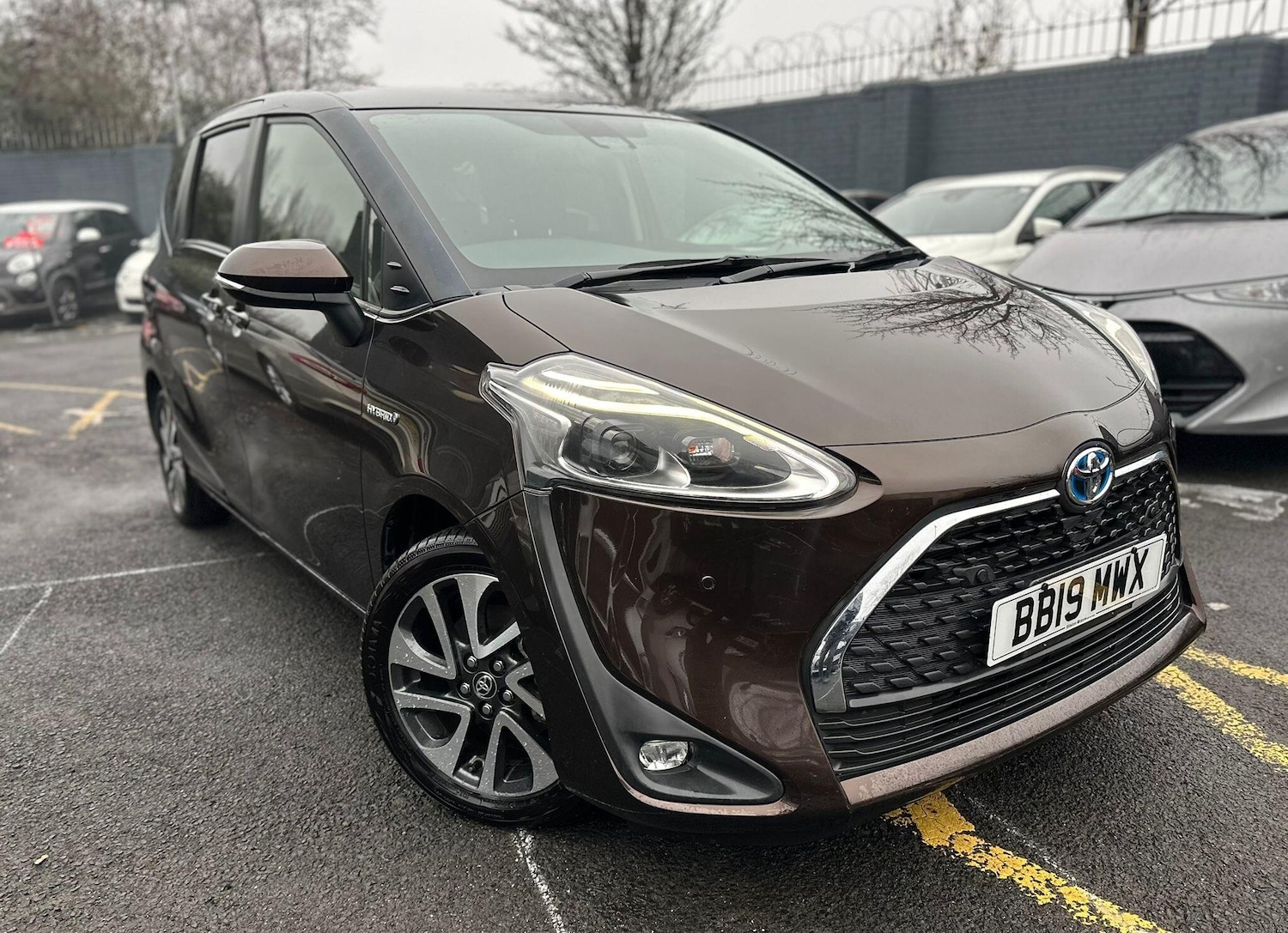 Used Toyota Sienta 2025 for sale - 78115073: Photo 2