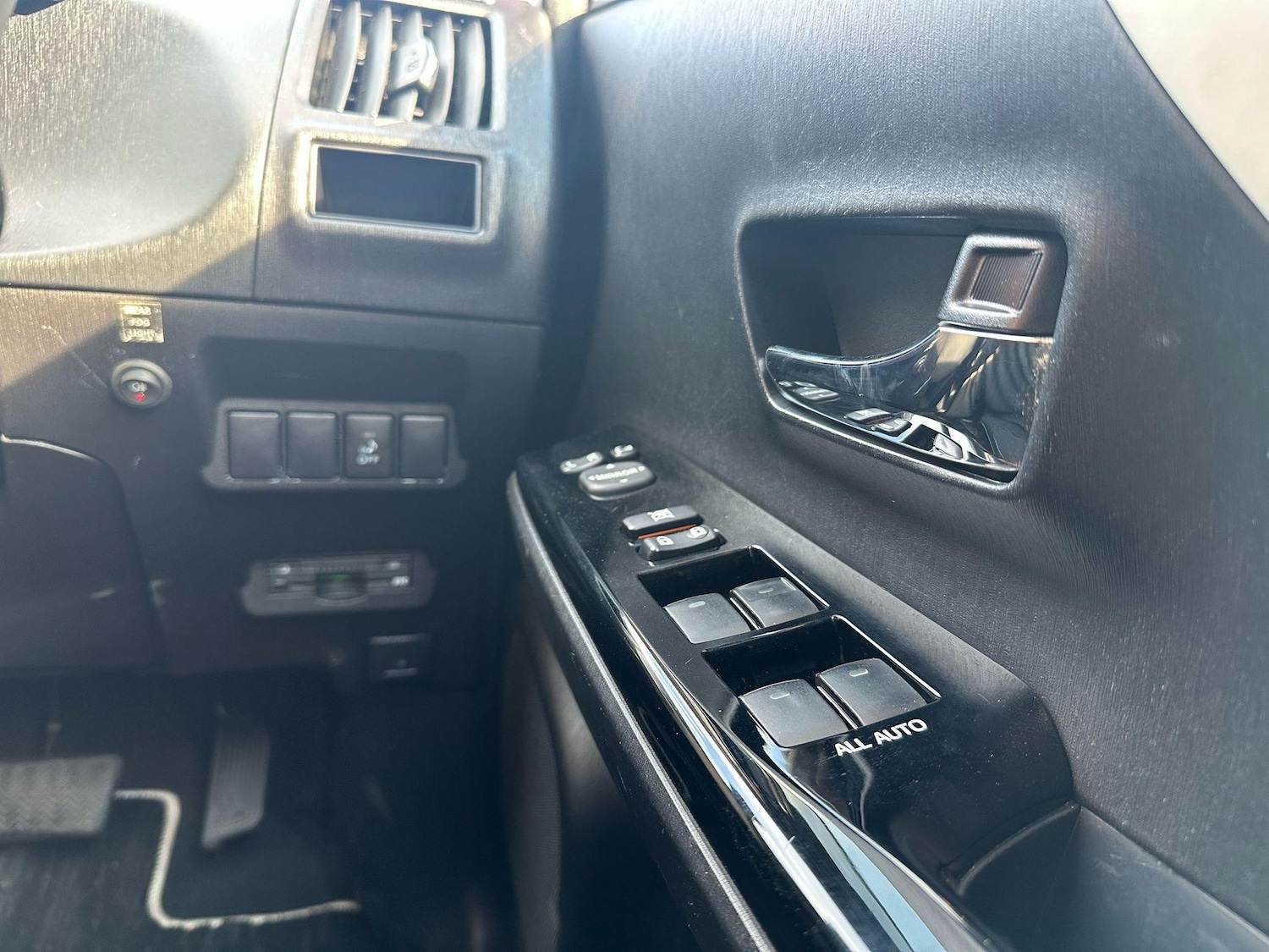 Used Toyota Prius+ for sale - 76476432: Photo 4