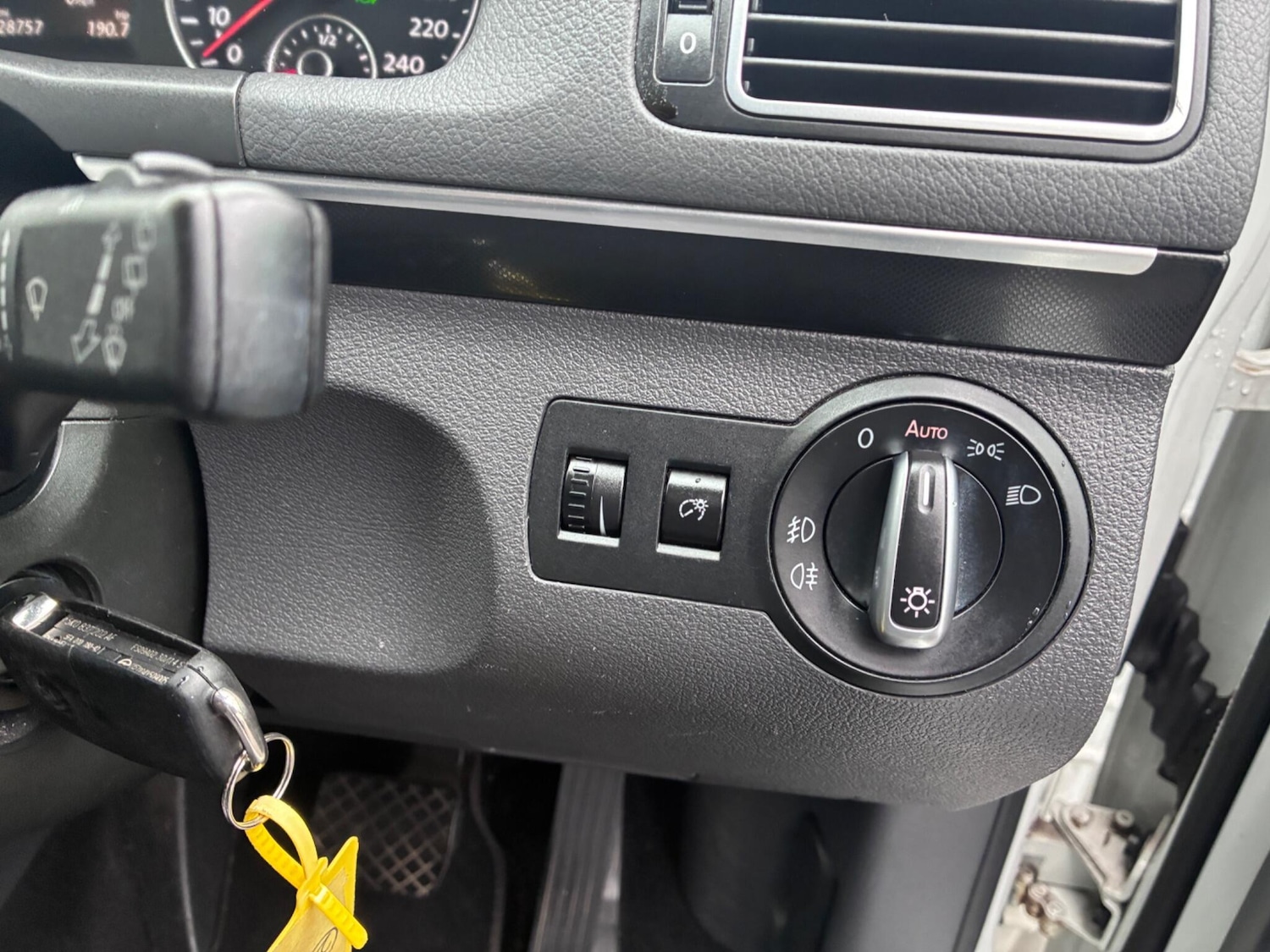 Used Volkswagen Touran for sale - 77537418: Photo 26