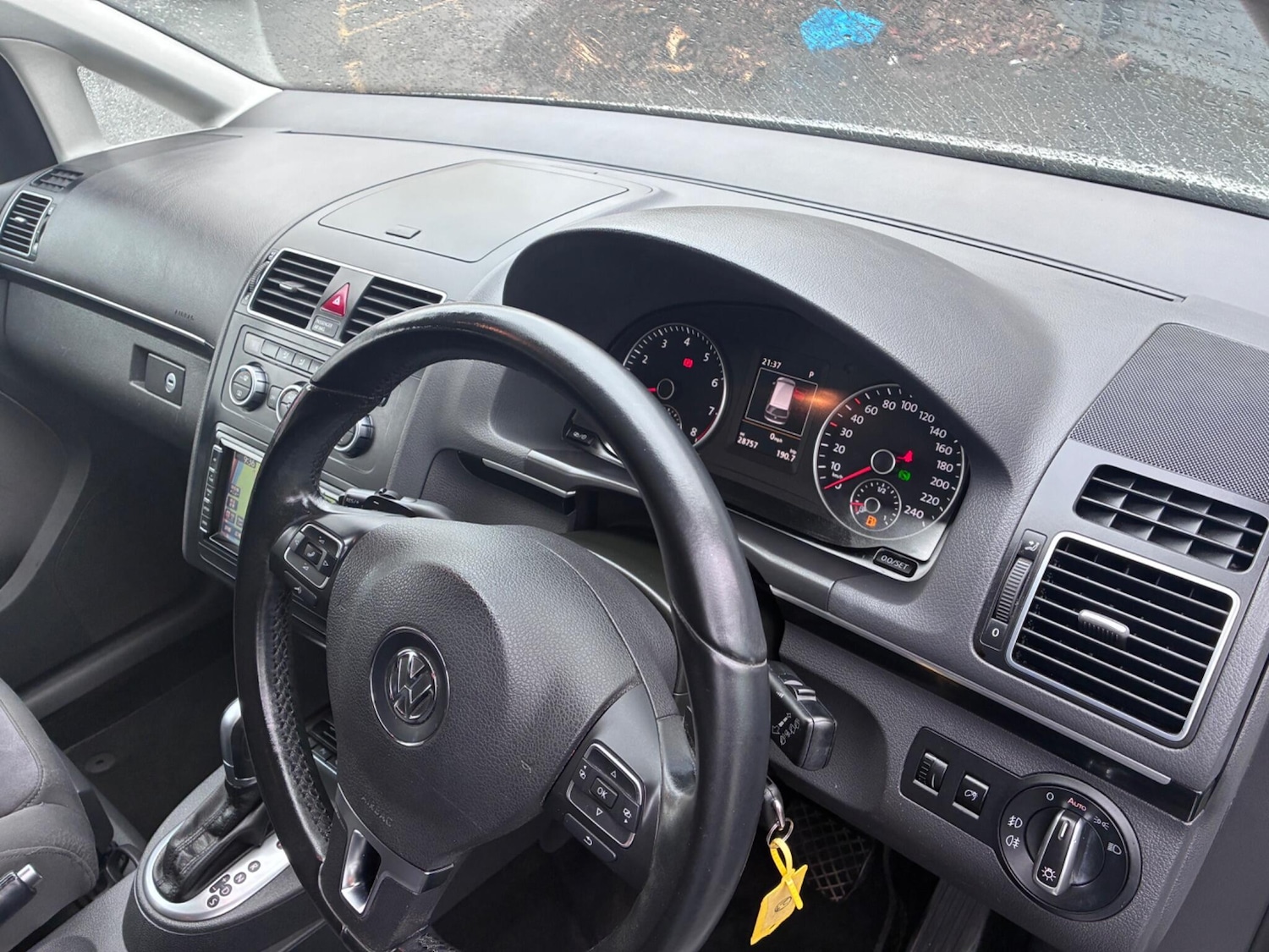 Used Volkswagen Touran for sale - 77537418: Photo 27