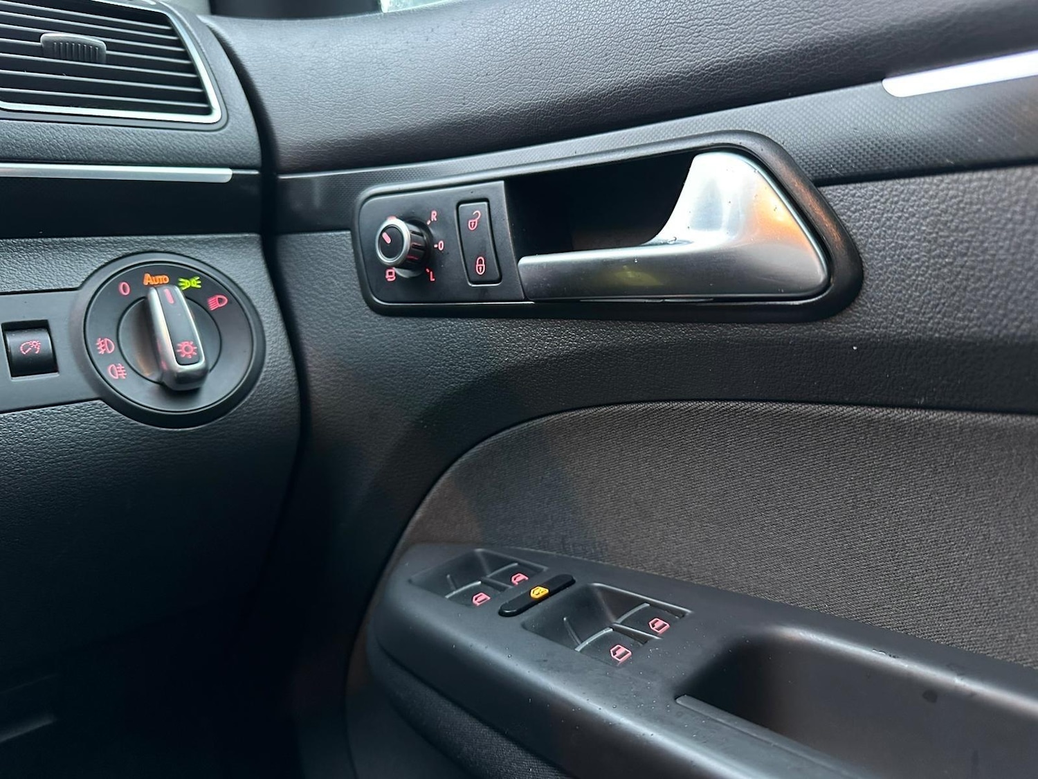 Used Volkswagen Touran for sale - 77537418: Photo 8