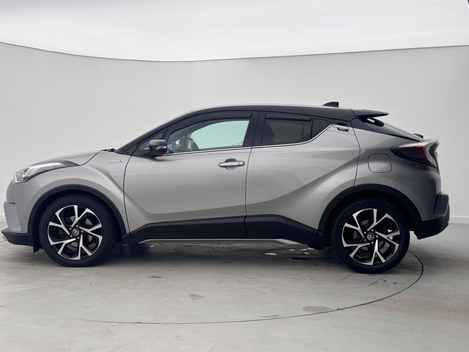 Used Toyota C-HR 2017 for sale - 77297090: Photo 5