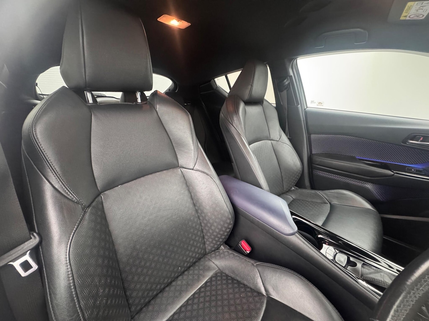 Used Toyota C-HR 2017 for sale - 77297090: Photo 9