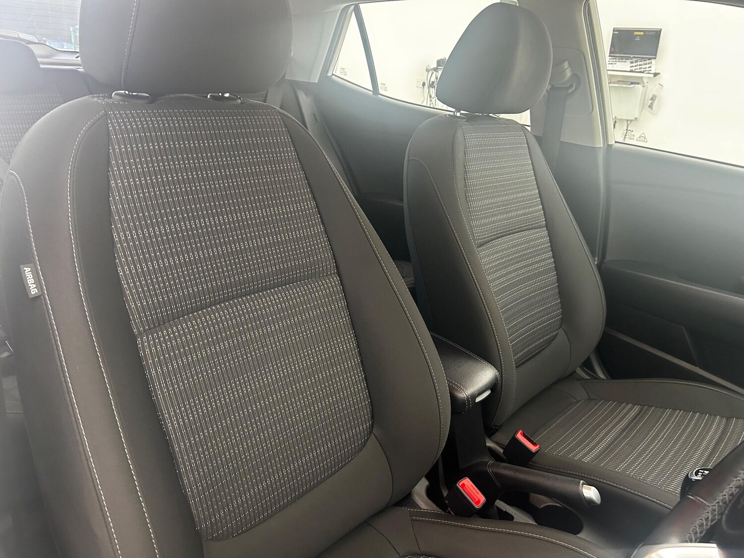 Used Kia Stonic 2023 for sale - 77962205: Photo 8