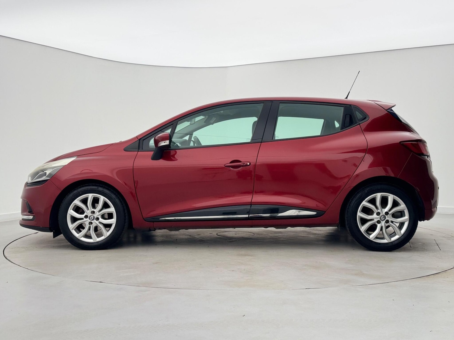 Used Renault Clio 2016 for sale - 76673418: Photo 5