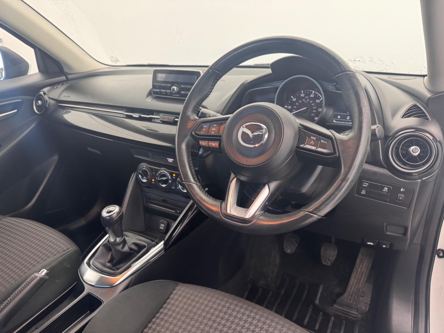 Used Mazda Mazda2 2017 for sale - 77104042: Photo 9