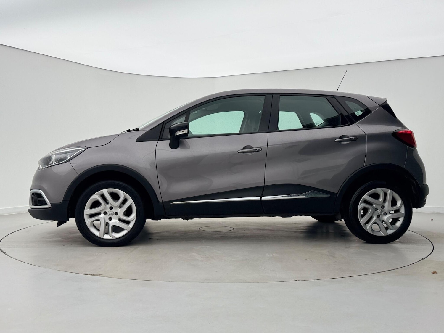 Used Renault Captur 2017 for sale - 76762281: Photo 5