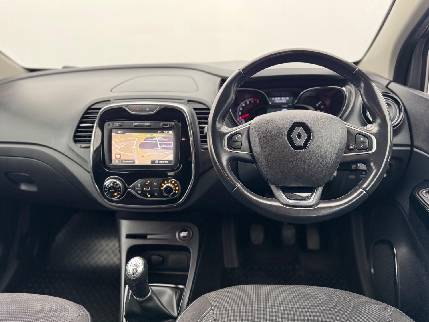 Used Renault Captur 2017 for sale - 76762281: Photo 9