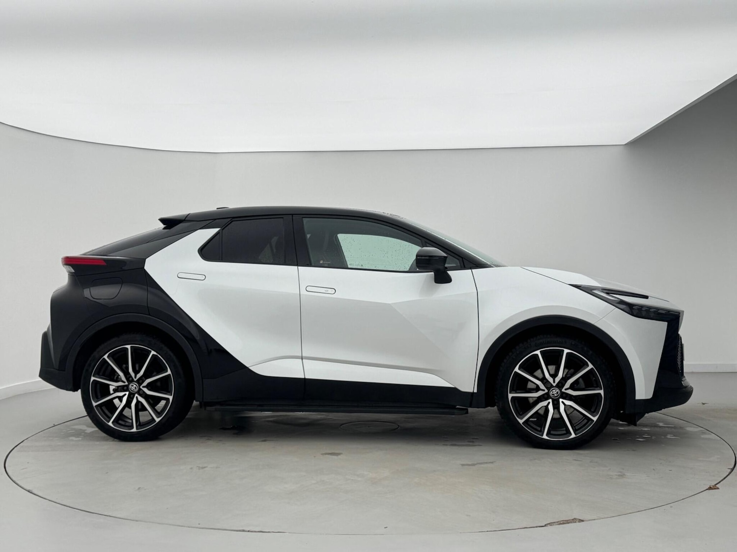 Used Toyota C-HR 2024 for sale - 77871999: Photo 6