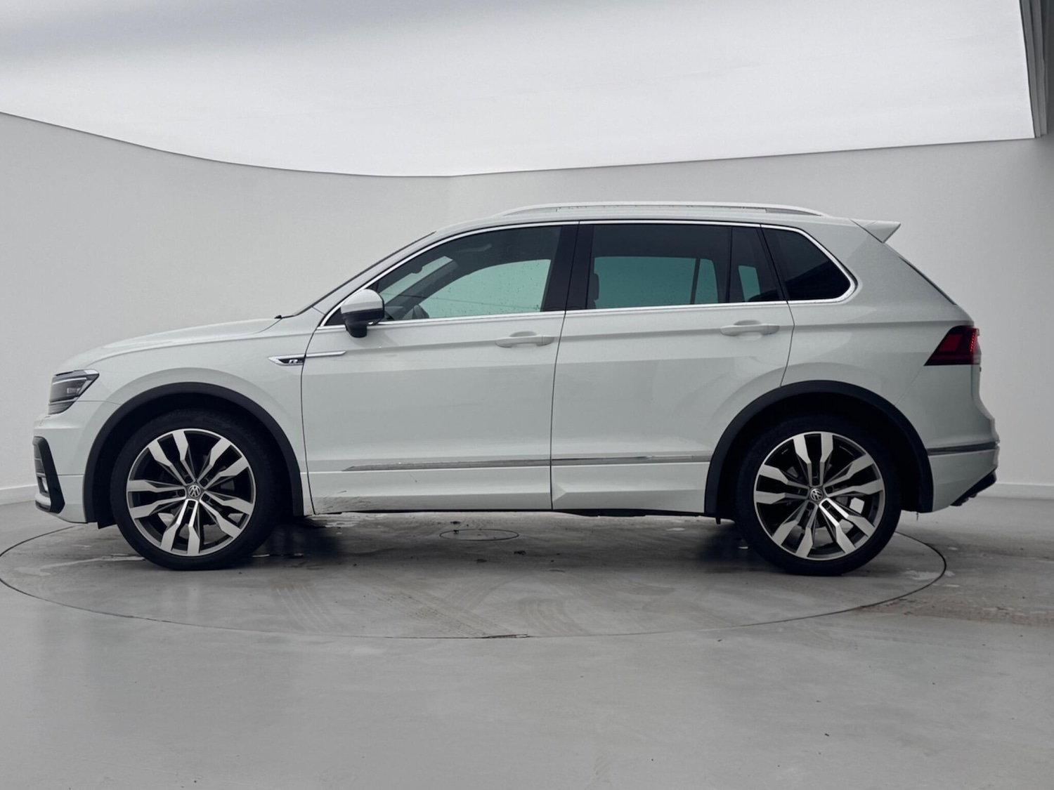 Used Volkswagen Tiguan 2017 for sale - 76673487: Photo 4