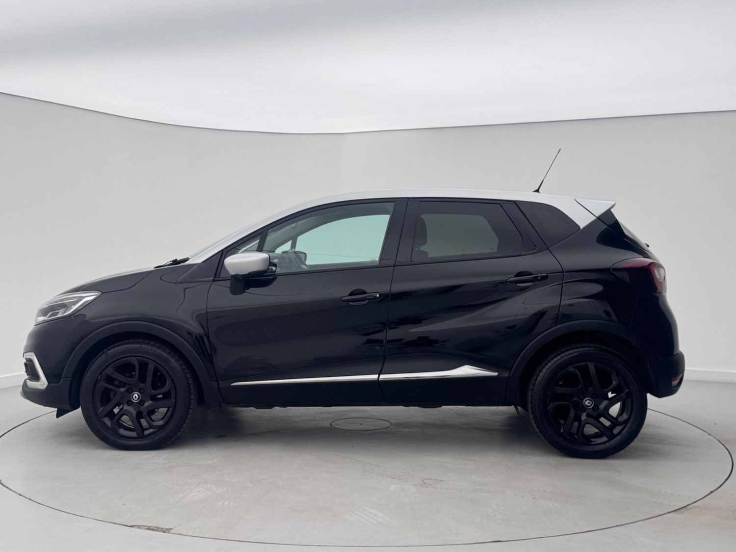 Used Renault Captur 2018 for sale - 77759255: Photo 4